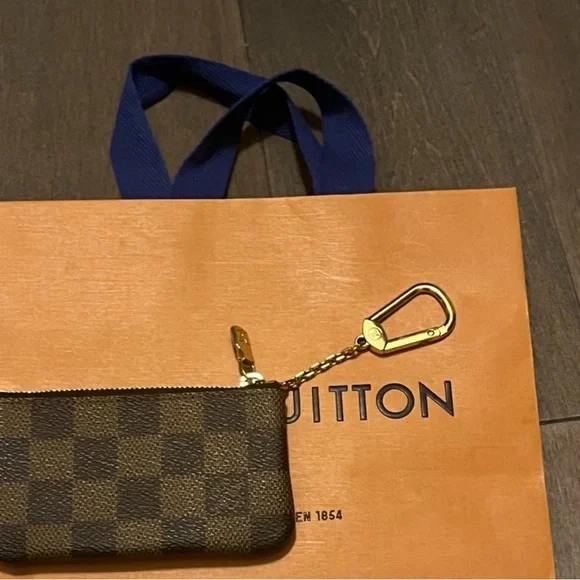 Authentic Damier Ebene Louis Vuitton Key Pouch. - Picture 4 of 10